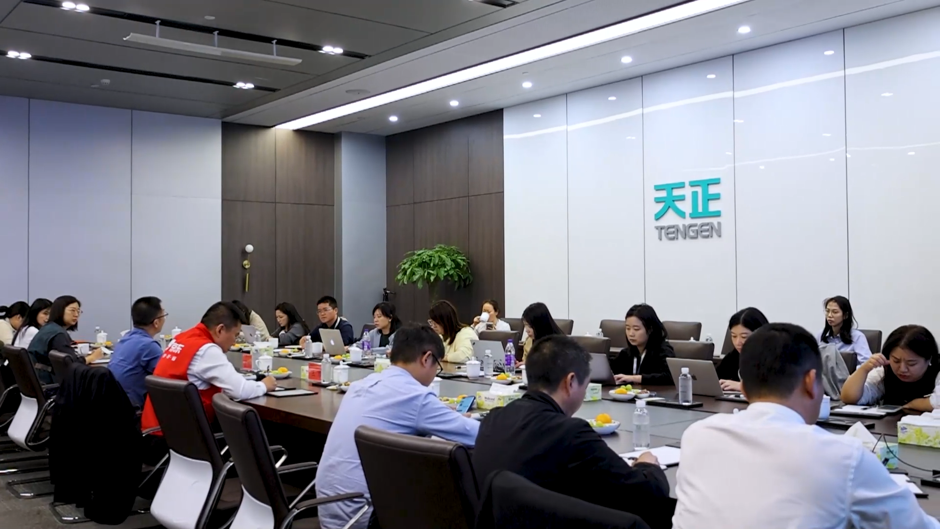 京东工业走进pg电子官网入口，探访产业数智化之路！